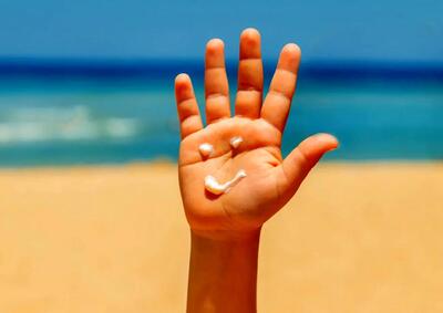فواید و خطرات آفتاب گرفتن در تابستان