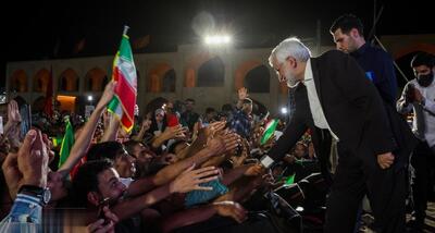اجتماع طرفداران جلیلی در میدان امیر چخماق یزد (فیلم)