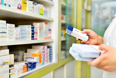 تخلف پزشکان در تجویز داروهای خارج از فهرست رسمی کشور