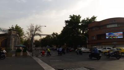 سرگردانی خودرو‌ها به دلیل خاموشی چراغ راهنما در چهارراه امام خمینی (ره) + فیلم
