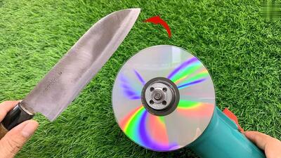 روش شگفت انگیز برای تیز کردن چاقو مثل تیغ با CD (فیلم)
