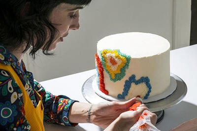طراحی هنرمندانه قالی ایرانی روی کیک