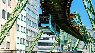 منوریل معلق در ووپرتال آلمان؛ یکی از هیجان‌انگیزترین قطارهای سفری جهان