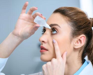 با این راهکارهای ساده در خانه خشکی چشمت رو درمان کن!