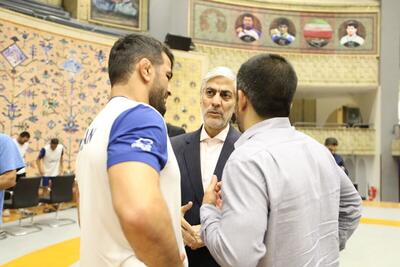 وزیر ورزش: کشتی جایگاه ویژه‌ای در ورزش ایران دارد/ باید بار را از روی دوش شما بردارم