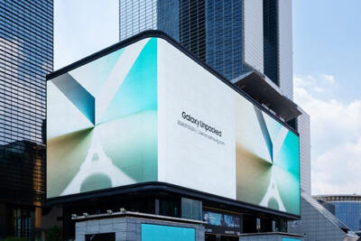 سامسونگ با نصب بیلبوردهای تبلیغاتی در شهرهای بزرگ دنیا به استقبال تاشدنی‌های جدیدش رفت - زومیت