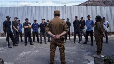 (ویدئو) آموزش زندانیان اوکراینی برای شرکت در جنگ علیه روسیه