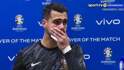 اشک و گریه بهترین بازیکن پرتغال هنگام دریافت جایزه‌اش (عکس)