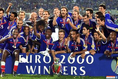 گل طلایی دیوید ترزگه و دومین قهرمانی فرانسه در یورو با برتری 2-1 مقابل ایتالیا (2000/7/2) - پارس فوتبال | خبرگزاری فوتبال ایران | ParsFootball