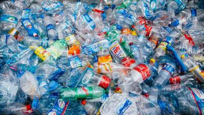 چگونه میلیون‌ها بطری پلاستیکی زباله به مخزن آب تبدیل می‌شوند؟ (فیلم)