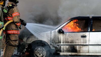 وضعیت فاجعه‌بار خودرو‌ها در پی آتش‌سوزی سنگین در نیاوران (فیلم)