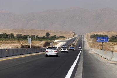 کرم زاده:  ۲۶۶ هزار مورد آزمایش کنترل کیفی در آزادراه شیراز ـ اصفهان انجام شد