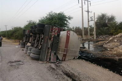 واژگونی تریلی عراقی در جاده دشتستان [+ تصاویر] | پایگاه خبری تحلیلی انصاف نیوز