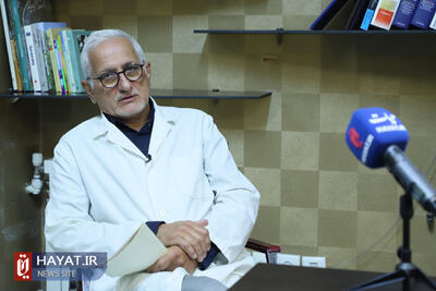علم دنیا با دستاوردهای پزشکان ایران در جنگ، بیگانه بود/ چمران، فرمانده‌ای که از نیروی‌هایش جلوتر می‌رفت