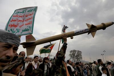 قدرتنمایی نیروهای مسلح یمن با رونمایی از دو سلاح راهبردی - تسنیم