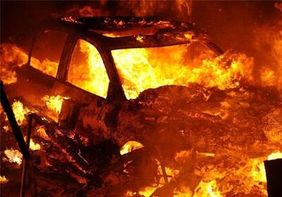 فیلمی وحشتناک از فرار زن جوان از آتش‌سوزی خودروی دنا در پمپ بنزین
