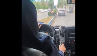 مهارت راننده آمبولانس خانم در رشت (فیلم)