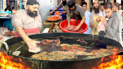 (ویدئو) غذای خیابانی در پاکستان؛ پخت چاپلی کباب افغان به روش لاهوری ها