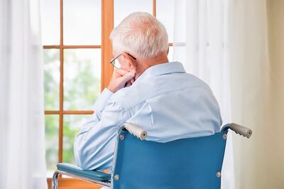 نادیده‌انگاشتن و طرد اجتماعی سالمندان از مصادیق سالمند‌آزاری است