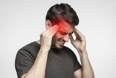 کدام سردردها خطرناک است؟ 5 سردرد که هشدار جدی برای شماست! - روزیاتو