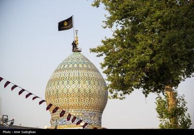 آیین سیاه پوشان و تعویض پرچم حرم مطهر حضرت شاهچراغ (ع)- عکس خبری تسنیم | Tasnim