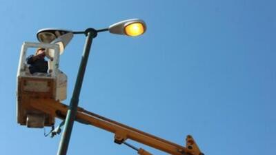 نصب ۵۰ دستگاه چراغ روشنایی معابر در بلوار بهارستان شهر زاهدان
