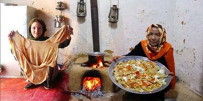 پخت یک غذای سنتی با سیرابی بره توسط دو آشپز روستایی افغانستانی (فیلم)