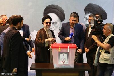 رای دادن محمد خاتمی در مرحله دوم انتخابات ریاست جمهوری (عکس)