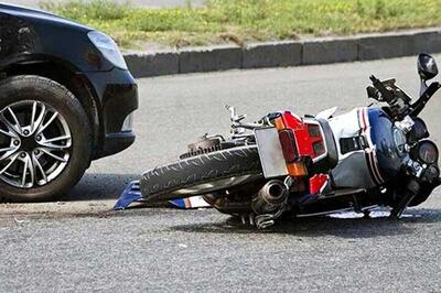 تصادف وحشتناک یک موتورسوار با تریلی