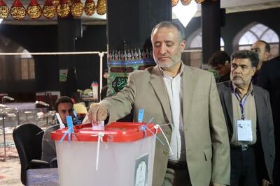 استاندار سمنان : رای دادن ۱۰ هزار سمنانی فقط در دقایق ابتدایی امروز شگفت انگیز بود
