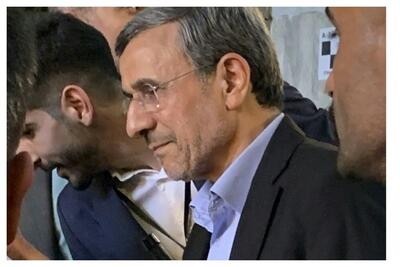 لحظه ورود احمدی نژاد به استانبول+ فیلم