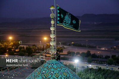 تصاویر: تعویض پرچم مسجد مقدس جمکران در آستانه ماه محرم
