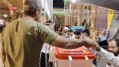 صف شبانه انتخاباتی مردم شهرری در آستان مقدس حضرت عبدالعظیم (ع) + ویدئو
