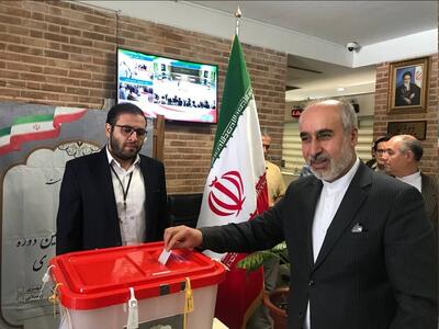 کنعانی رای خود را به صندوق انداخت