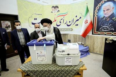 نماینده ولی فقیه در گلستان رای خود را صندوق انداخت