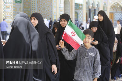 حضور زائران مسجد مقدس جمکران پای صندوق رای