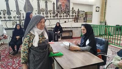 پیرزن ۹۰ ساله بردسکنی رای خود را به صندوق انداخت 