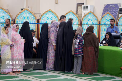 بانوی ۱۲۱ ساله قشمی رای خود را در صندوق انداخت