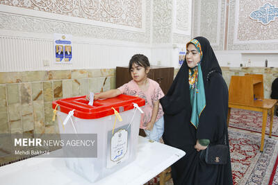 مردم استان سمنان پای صندوق‌های اخذ رای حاضر شدند