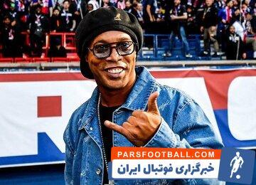 عکس | خوش‌گذرانی رونالدینیو در ساحل ونیز - پارس فوتبال | خبرگزاری فوتبال ایران | ParsFootball