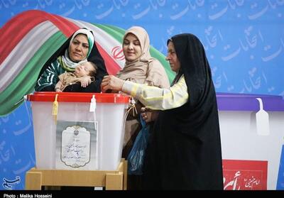 شور و شوق رأی‌اولی‌های استان مرکزی در اولین انتخاب + فیلم - تسنیم