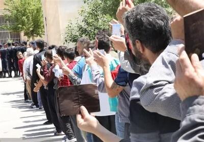 زندانیان و زندانبانان همدان رای خود را به صندوق انداختند - تسنیم