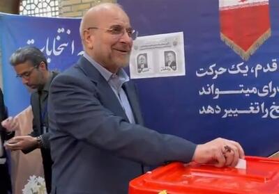قالیباف در حرم مطهر رضوی رأی خود را به صندوق انداخت- فیلم فیلم استان تسنیم | Tasnim