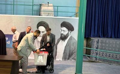 عکس / لحظه رای دادن دختر امام خمینی
