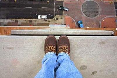 خودکشی زن جوان برج نشین تهرانی/ از طبقه 12 خودش را به پایین پرت کرد