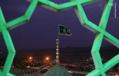 عکس/ تعویض پرچم مسجد جمکران در آستانه ماه محرم