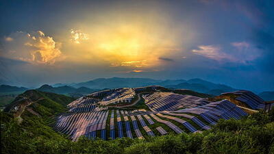 ساخت بزرگ‌ترین مزرعه خورشیدی جهان در چین