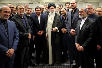 رهبر انقلاب: شهید رئیسی در بیان مواضع انقلابی و دینی کاملاً صریح بود