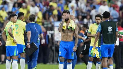 برزیل با جام گرفتن قهر کرد! +ویدیو