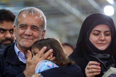 آغوش مسعود پزشکیان سوژه شد+ عکس